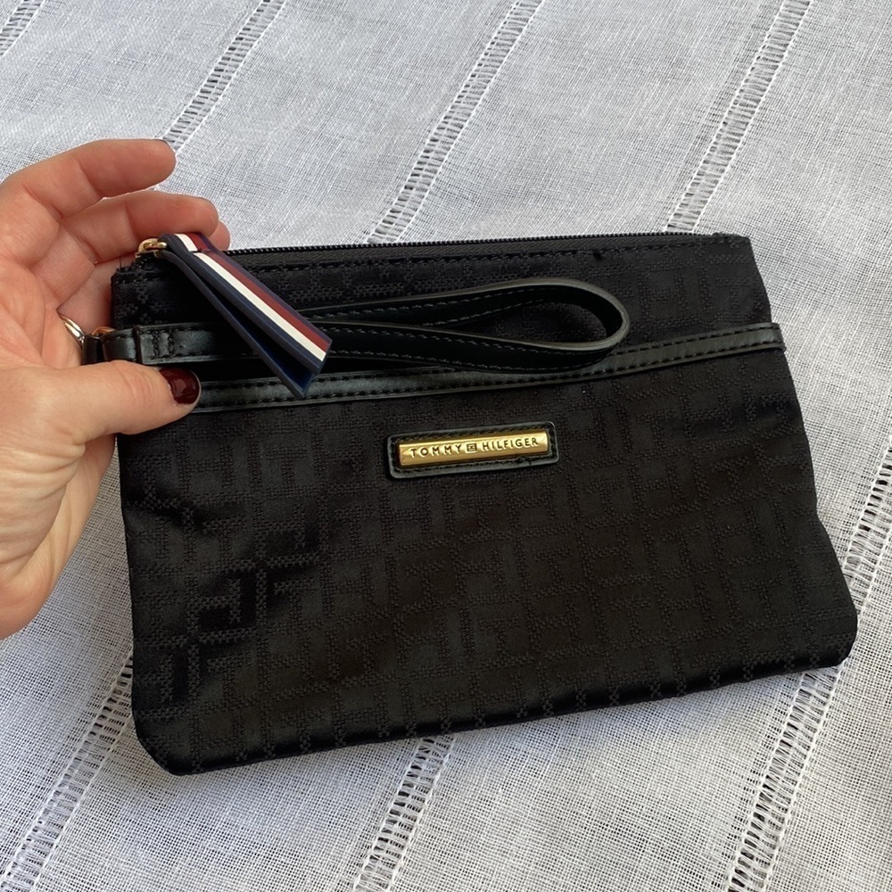 Tommy Hilfiger NWOT black wristlet. - Picture 13 of 13